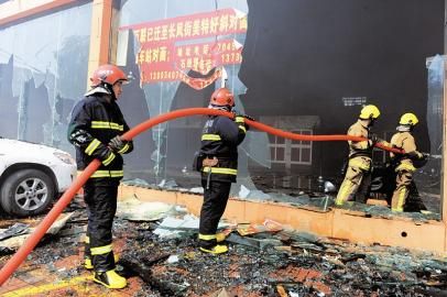 太原光華汽修廠庫房發生火災