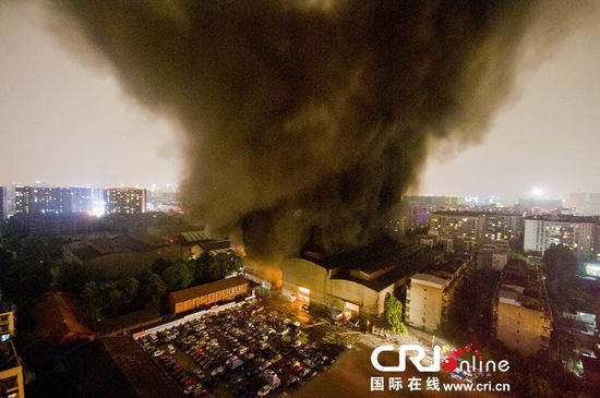 成都一汽配倉庫發(fā)生火災(zāi) 暫無人員傷亡(高清組圖)