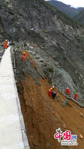 云南四川交界發生5.9級地震 消防官兵救出11人