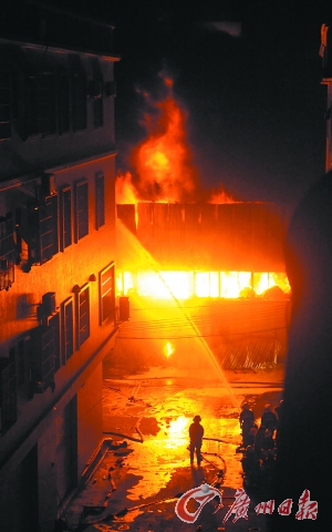 昨天下午4時左右，黃圃鎮大岑工業區置業路1號一間電器廠起火，直到昨晚9時，火勢才基本得到控制，暫時未造成人員傷亡。