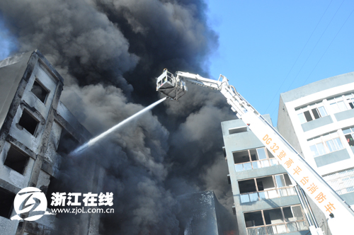 溫州永嘉一玩具廠發生火災 150多名消防官兵參與撲救