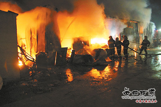 嘉峪關(guān):火情不斷忙壞消防官兵(圖)