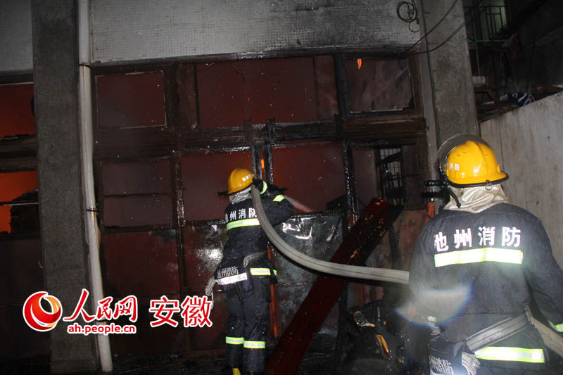 人民網合肥2月27日電（記者韓暢通訊員馬帥）2月27日凌晨，安徽省池州市石臺縣汽車站候車廳突燃大火，整個候車廳付之一炬，所幸并無人員傷亡。