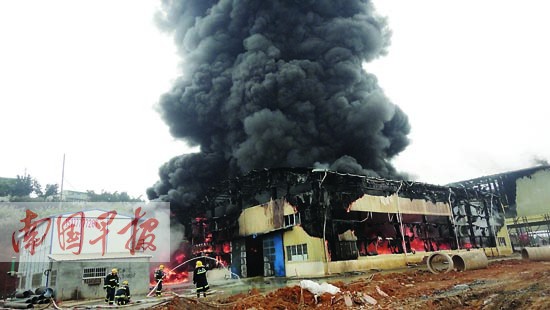 藤縣一化工廠突發(fā)火災 3個小時撲救保住多間廠房