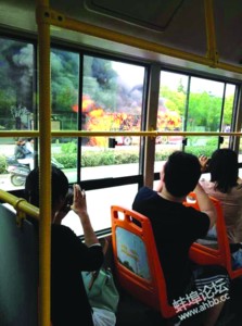 司機(jī)師傅臨危不懼 冷靜應(yīng)對突發(fā)火災(zāi)