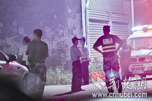 武漢黃陂環宇工業園一木材加工廠發生油漆爆燃事故 兩人受傷