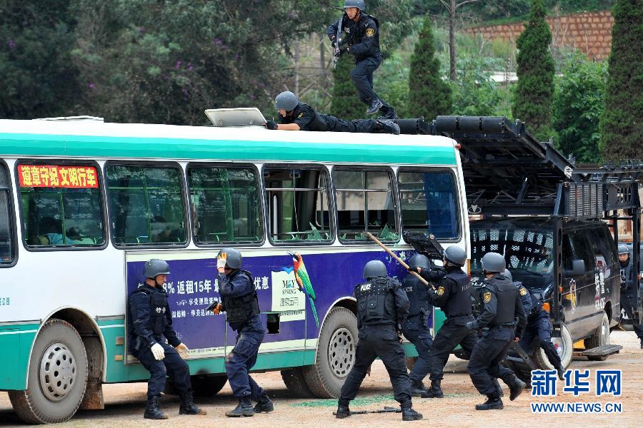 云南舉行大規模反恐演練 公安、武警、消防等力量參與