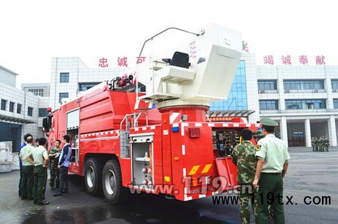 寧鄉消防新增32米舉高噴射消防車