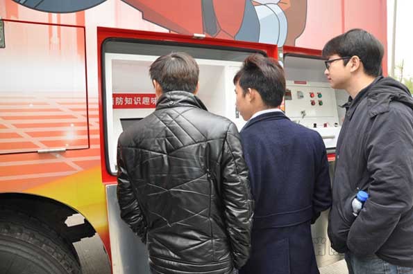 紹興上虞宣傳車&ldquo;穿越&rdquo;化工園區