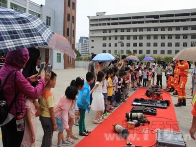 泉州市開展&ldquo;手拉手體驗消防&rdquo;親子活動