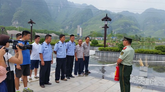 貴州江口消防組織云舍景區(qū)消防志愿者開展消防技能培訓