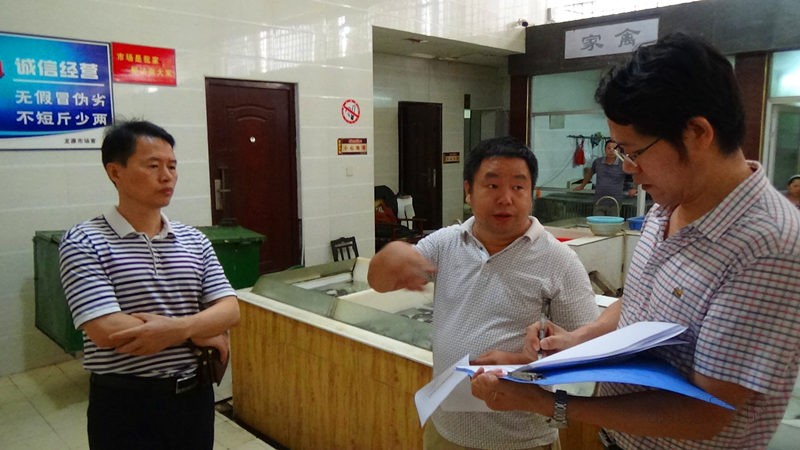 局黨組成員、副局長司馬孟軍同志在改制企業視察危房