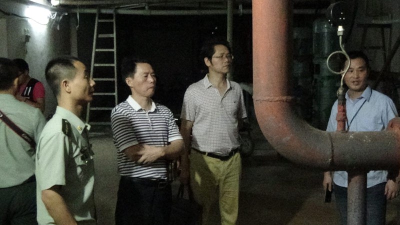 局黨組成員、副局長司馬孟軍同志在改制企業視察危房