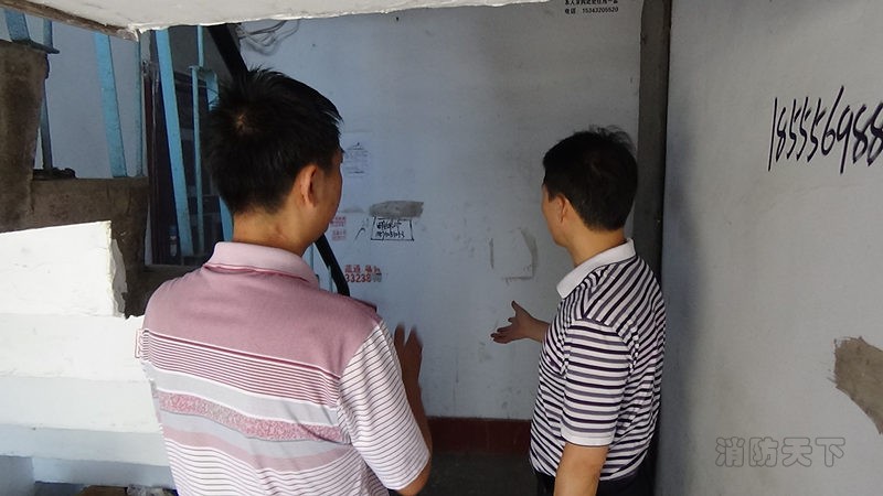 局黨組成員、副局長司馬孟軍同志在改制企業視察危房